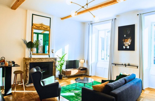 Bagneres-de-Bigorre Apartment | Spacieux Appartement Spa Balnéo Romantique