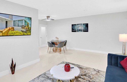 Bay Harbor Islands Apartment | Spacious 1 Bedroom 2 Beds in Bay Harbor BH4