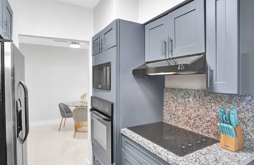 Bay Harbor Islands Apartment | Spacious 1 Bedroom 2 Beds in Bay Harbor BH4