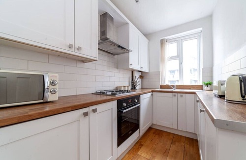 Angel Apartment | Spacious 1 Bed Flat in Angel