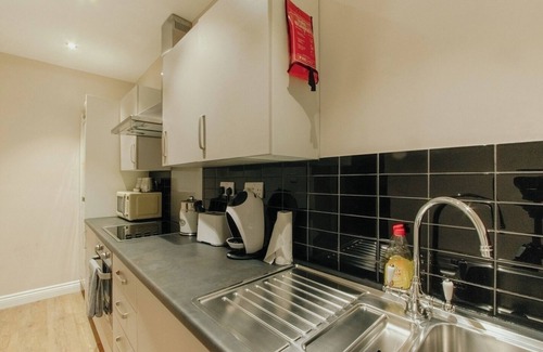 Sheffield Apartment | Spacious 1-Bed Stay Close to City and Transit Links