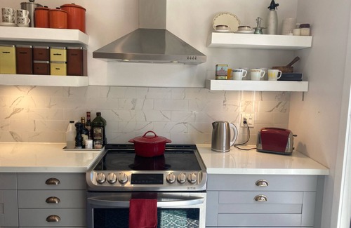 Little Portugal Apartment | Spacious 1-bed home-from-home apt w/garden. Little Portugal