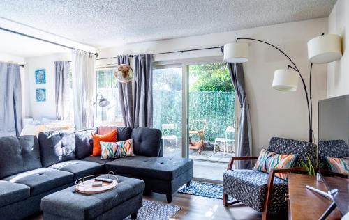 Broadway Apartment | Spacious 1 Bed + Studio/Free Parking/Zen Patio