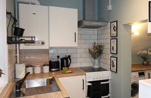 Bellshill Apartment | Spacious 1 bedroom apartment with good motorway links.