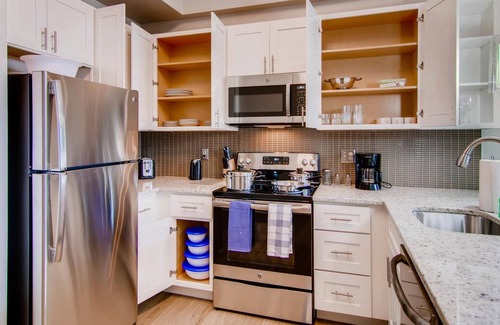 Fells Point Apartment | Spacious 1 Bedroom Apartment in Modern Fells Point Mid-rise