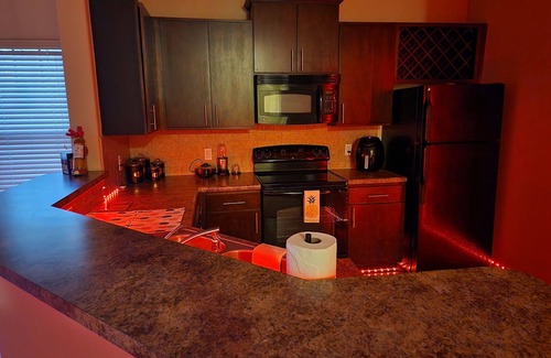 Executive Park Apartment | Spacious 1-Bedroom Apartment home. For Adults Only! This is a spicy play place.