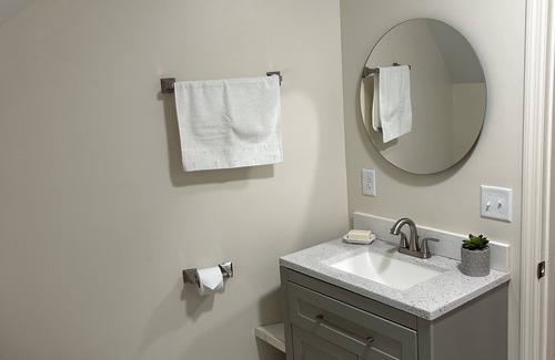 Chazy Apartment | spacious 1-bedroom apartment in enchanting Chazy with WiFi