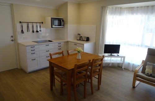 Canning Vale Apartment | Spacious, 1 Bedroom Apartment FREE Wi-Fi