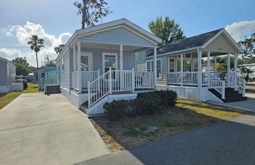 Kissimmee House | SPACIOUS 1 BEDROOM HOUSE GOLF CART IN DISNEY AREA 5 STAR RATED MILL CREEK RESORT