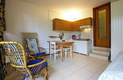 Porto Valtravaglia Apartment | Spacious 1-room apartment with about 1. 300 m² large well-kept garden plot