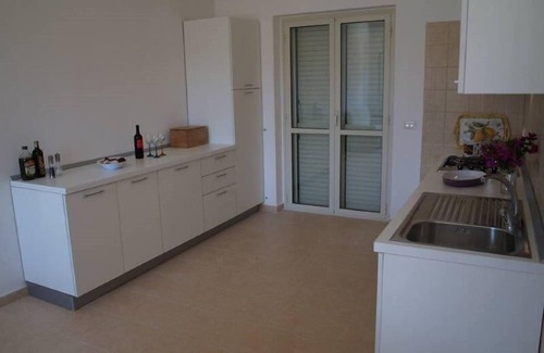 Isca Marina House | Spacious 10 bed town house 250 metres from the beach