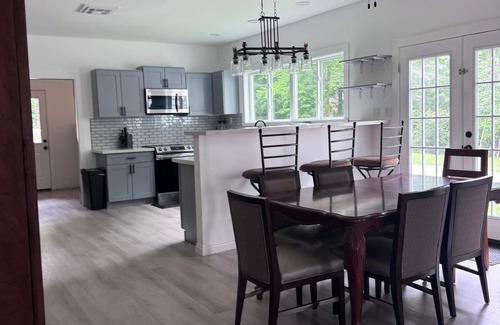 Raleigh House | Spacious 10- Bedroom House Vibrant Memphis With Pool