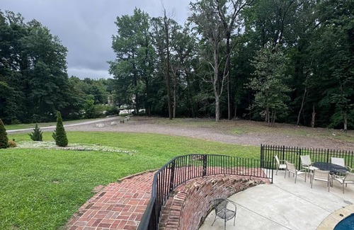 Raleigh House | Spacious 10- Bedroom House Vibrant Memphis With Pool