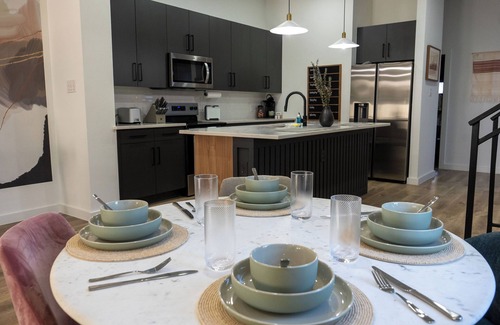Dallas Apartment | Spacious 12-Person Retreat: 2 Hot Tubs, Arcades & Near Lovefield/Dallas Airports