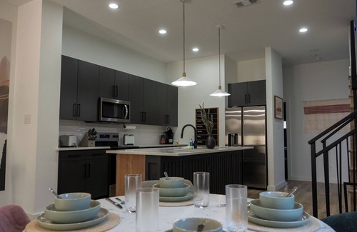 Dallas Apartment | Spacious 12-Person Retreat: 2 Hot Tubs, Arcades & Near Lovefield/Dallas Airports