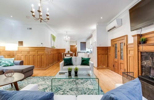 Yorkville Apartment | Spacious 1BR Executive Style Suite - King Bed