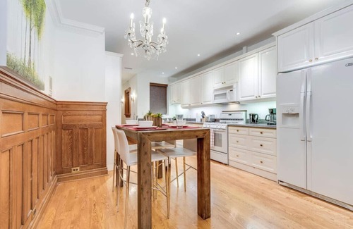 Yorkville Apartment | Spacious 1BR Executive Style Suite - King Bed