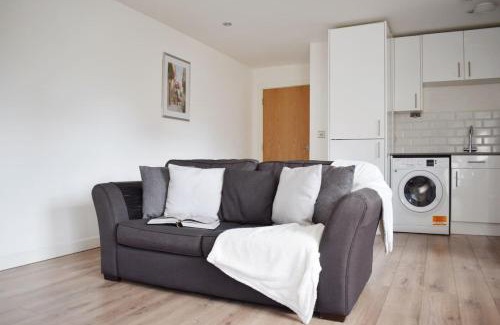 Havering House | Spacious 1BR in Romford - Near Elizabeth Line