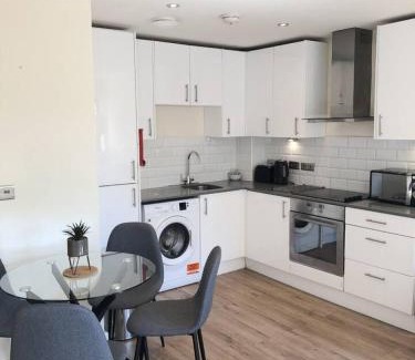 Havering House | Spacious 1BR in Romford - Near Elizabeth Line