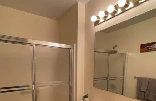 Trinity Vicinity Condo | Spacious 2 Bed 2 Full Bath Condo w/WIFI & Parking Sleeps 5