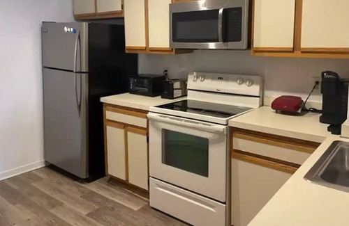 Trinity Vicinity Condo | Spacious 2 Bed 2 Full Bath Condo w/WIFI & Parking Sleeps 5