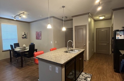 Grogan's Mill Apartment | Spacious 2 bed/2bath in The Woodlands*