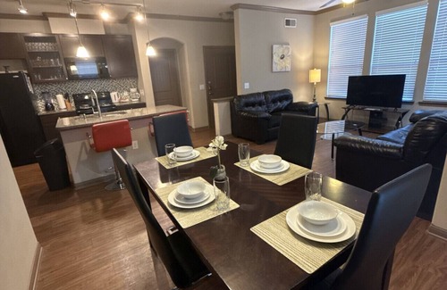 Grogan's Mill Apartment | Spacious 2 bed/2bath in The Woodlands*
