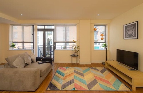 Nottingham City Centre Apartment | Spacious 2 Bed Apt - Fast Wi-fi - Free Parking