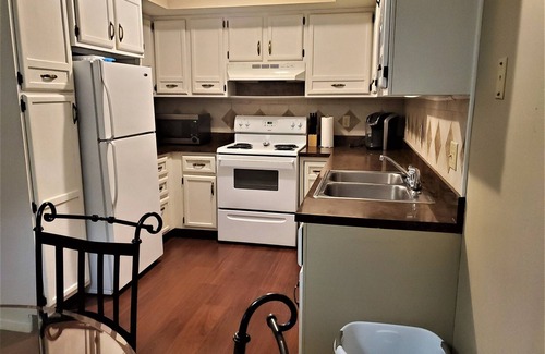 Bloomington Condo | Spacious 2 Bed Condo, Pet Friendly