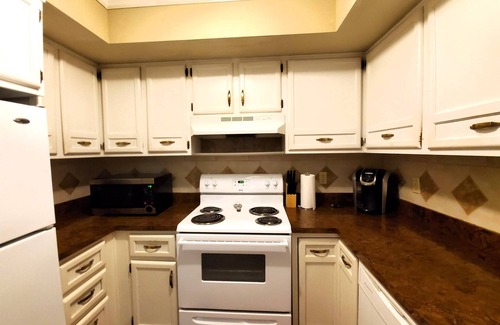 Bloomington Condo | Spacious 2 Bed Condo, Pet Friendly
