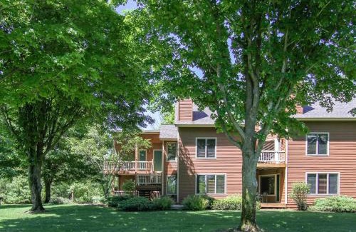 Thompsonville Apartment | Spacious 2 Bed Condo at Crystal Mountain Resort