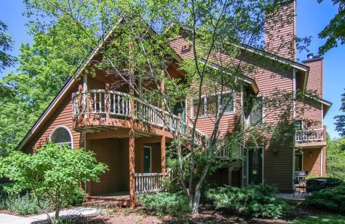 Thompsonville Apartment | Spacious 2 Bed Condo at Crystal Mountain Resort