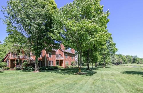 Thompsonville Apartment | Spacious 2 Bed Condo at Crystal Mountain Resort
