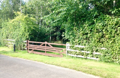 Kinross Cottage | Spacious 2 bed cottage in rural location. Single storey, child friendly