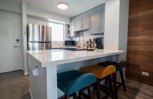 McCully - Moiliili Apartment | Spacious 2 Bedroom, 1 bath Waikiki Condo