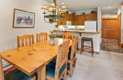 Keystone House | Spacious 2-bedroom 2.5 Bath Townhome Walking Distance to World Class Skiing!