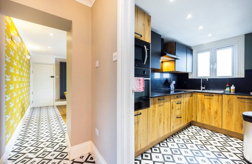 Balham Condo | Spacious 2-Bedroom Apartment in Balham: Perfect for Families and Friends!