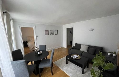 Saint-Thomas-d'Aquin Apartment | Spacious 2 bedroom apartment heart of Paris
