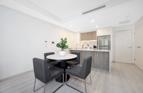 Rouse Hill Apartment | Spacious 2 Bedroom Apt with Parking in Rouse Hill