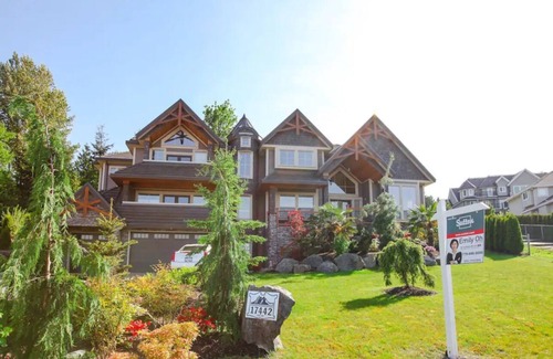 Guildford House | Spacious 2-Bedroom Basementnw/Home Theatre and Sauna