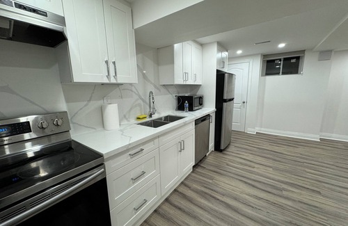 Wexford House | Spacious 2 bedroom, 2 bath suite