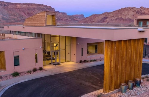 Moab Condo | Spacious 2-bedroom condo with AC, WiFi in Magical Moab