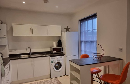 Reading Apartment | Spacious 2 Bedroom Duplex
