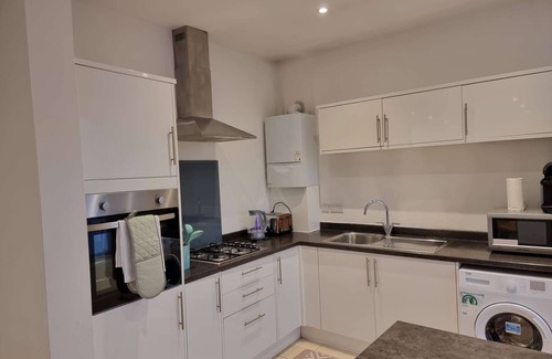Reading Apartment | Spacious 2 Bedroom Duplex