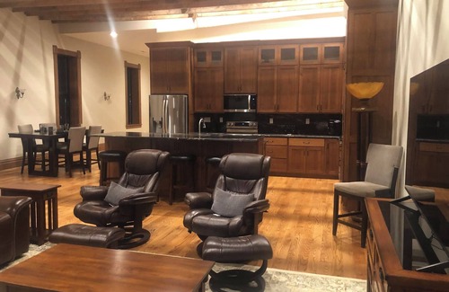 Houston Apartment | Spacious 2-bedroom loft above the International Owl Center in Houston, MN
