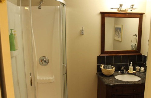 Revelstoke House | Spacious 2 Bedroom Suite 2 Minutes From Ski Hill - Now with Hot Tub!