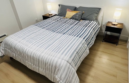 Surrey Hotel | Spacious 2 bedroom suite near beaches and border