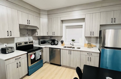 Surrey Hotel | Spacious 2 bedroom suite near beaches and border