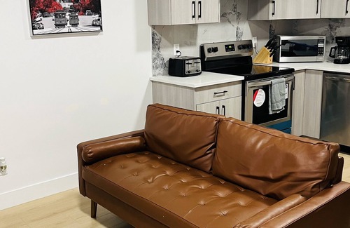 Surrey Hotel | Spacious 2 bedroom suite near beaches and border