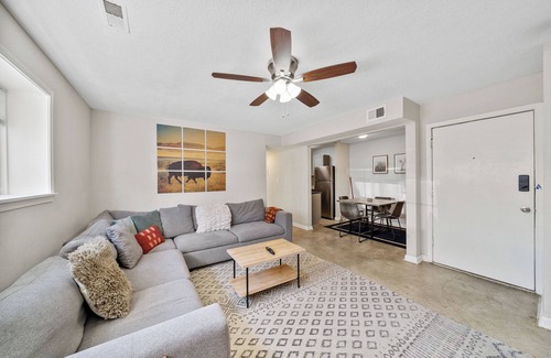 Hanover Place Apartment | Spacious 2 Bedroom Apartment in Heart of Midtown
